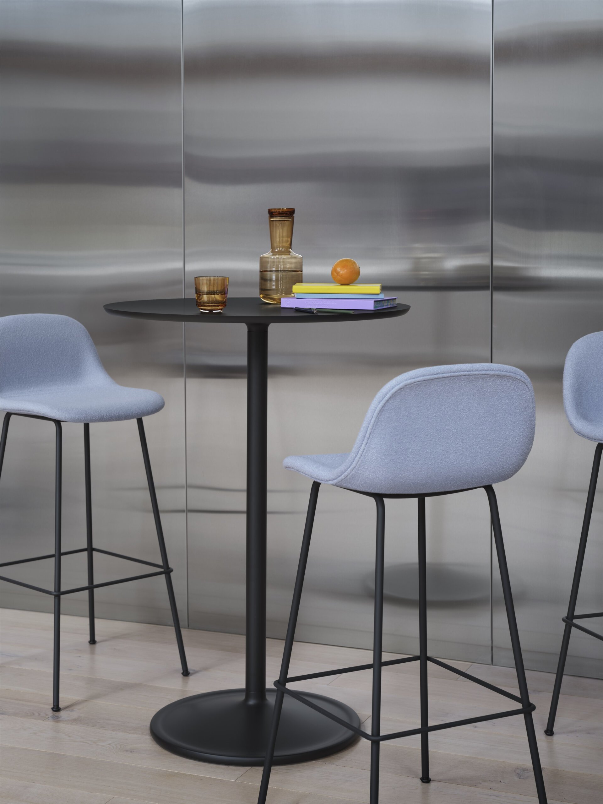 soft-cafe-75-h105-black-fiber-bar-stool-w-back-tube-acca-731-anthracite-black-raise-burnt-orange-muuto-org_150.jpg
